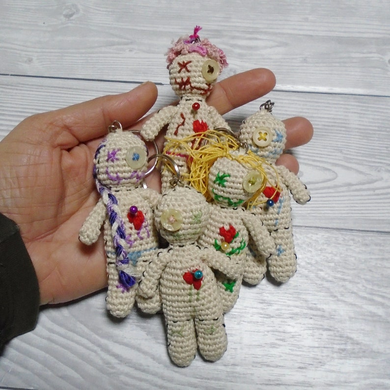 Mini poupées vaudou, porte-clés de poupée vaudou, porte-clés uniques, poupée faite main laide, poupée fétiche vaudou au crochet, poupée primitive, cadeaux unisexe image 6