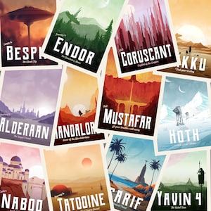Könnte beinhalten: Eine Sammlung von Vintage-Reiseplakaten, die verschiedene Planeten aus dem Star Wars-Universum zeigen. Jedes Plakat zeigt eine einzigartige Illustration und einen Text, der den Namen des Planeten und seine wichtigsten Merkmale beschreibt. Die Poster sind in verschiedenen Farben gehalten, darunter Blau, Grün, Rot und Orange.