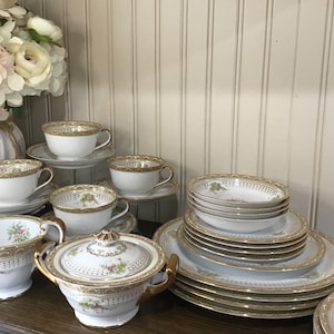 25 Assiettes En Plastique Blanc Premium Avec Bordure Dorée (26Cm