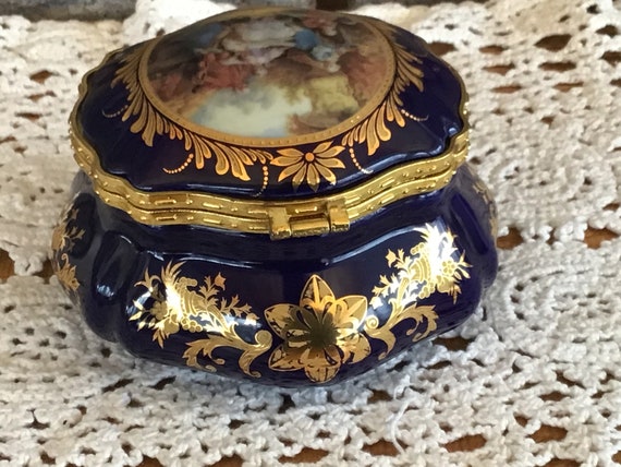 Reproduction of Limoges Trinket Box Hinged Victor… - image 6