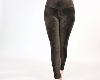 Leggings realizzati in velluto nel colore cioccolato