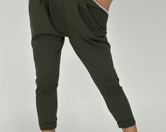 Pants made of microfiber fabric / 7/8 pants in the color olive