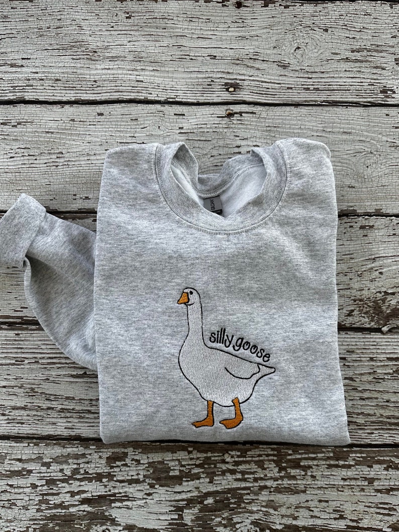 Sudadera de ganso tonto bordado Camisa de ganso tonto Sudadera divertida Cuello redondo de ganso bordado imagen 1