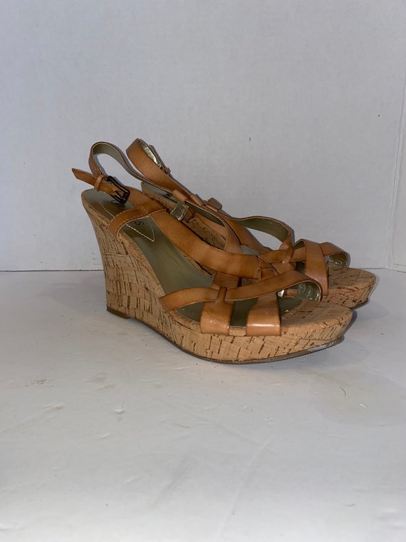 guess tan wedges