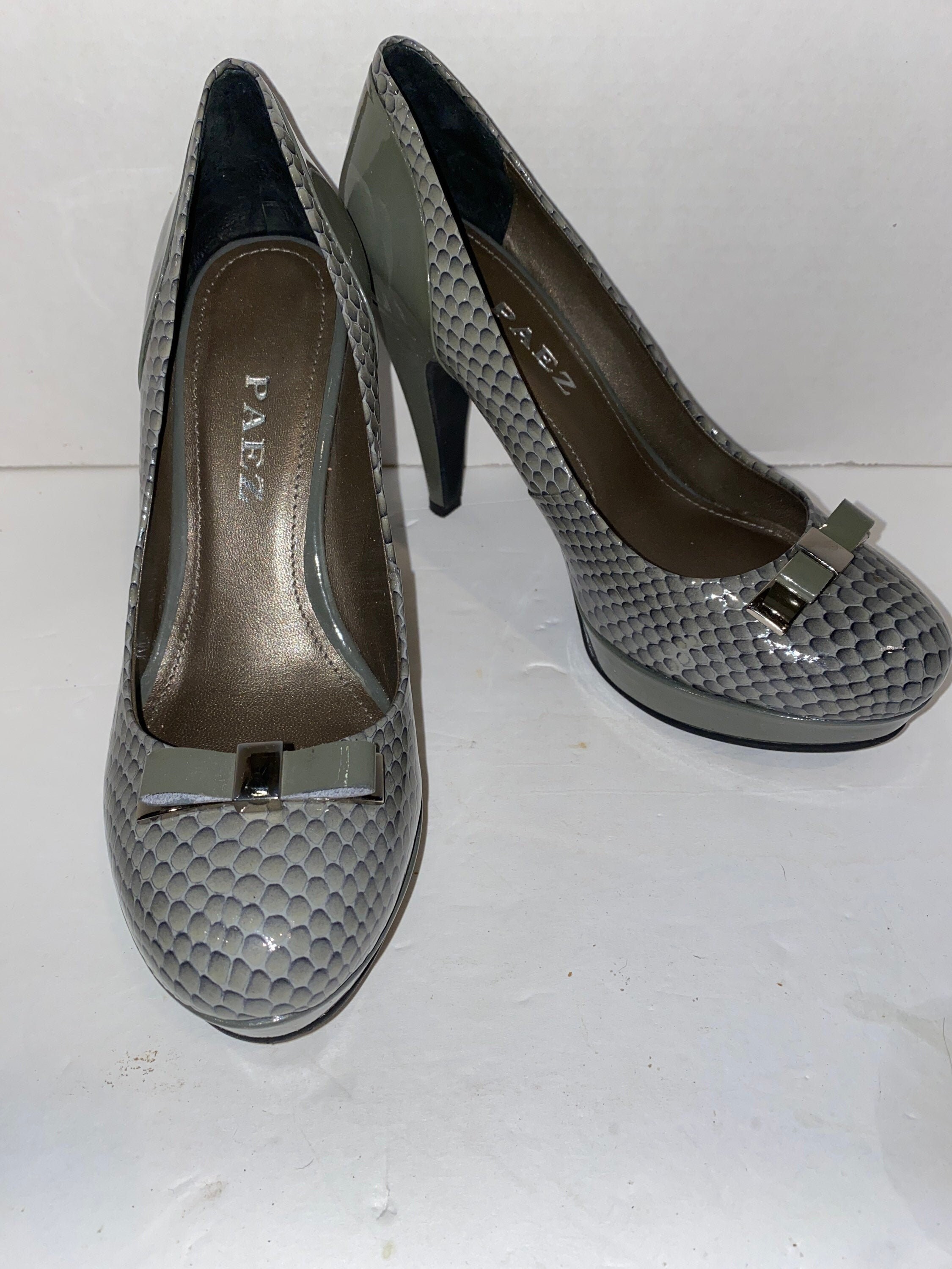 Grey top snakeskin pumps