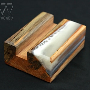 Opzione porta biglietti da visita in resina con pecan spalted e vorticoso // porta biglietti da visita // organizer