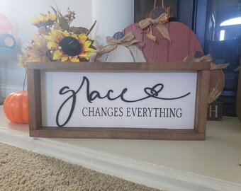 Grace cambia tutto, cartello in legno incorniciato, regalo di nozze, cartello in legno rustico, arredamento della fattoria, cartello in legno, cartello Grace, inaugurazione della casa