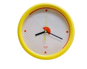 Postmodern Wall Clock Bulova Analog Yellow Plastic Rim Memphis Style AA Battery Operated