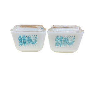 Pyrex 501 Pair Amish Butterprint Fridgies with Lids