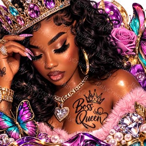 Peut inclure: Illustration numérique d'une femme ornée d'une couronne de bijoux, de bijoux en or et d'un tatouage "Boss Queen". L'image présente des papillons, des roses et des pierres précieuses dans des tons de violet, de rose et d'or. La femme a de longs cheveux bouclés foncés et porte un vêtement rose en fourrure.