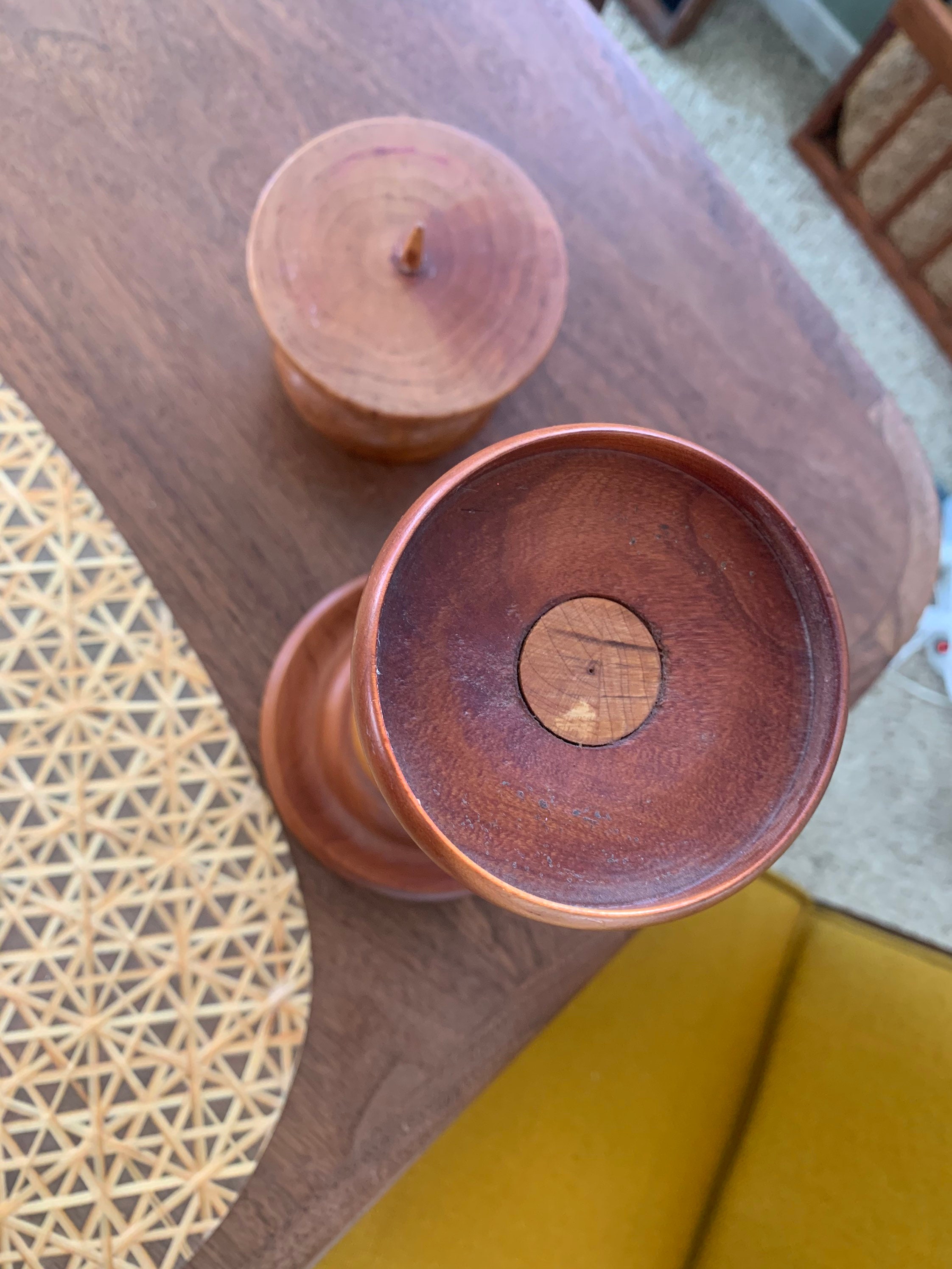 Vintage 70s solid wood pilar candelabros conjunto 2 | Etsy