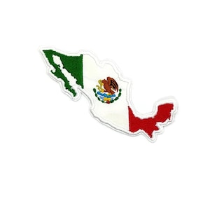 Könnte beinhalten: Ein gestickter Aufnäher in Form der Umrisse Mexikos mit den Farben der mexikanischen Flagge: Grün, Weiß und Rot. Das mexikanische Staatswappen befindet sich in der Mitte der Flagge.
