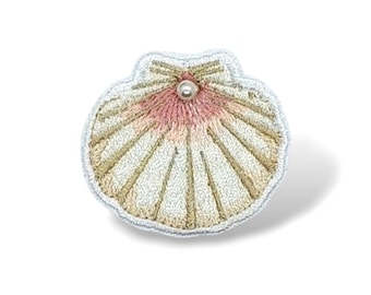 Muschel Aufnäher mit Perle bestickt. Muschel Aufnäher mit Zuchtperle Perle. Gestickter Aufnäher mit Muschel. Aufnähen.