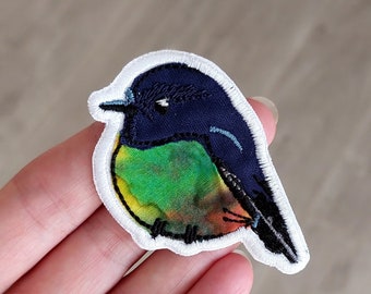 Parche decorativo de pájaro. Aplique de pájaro. Pájaro bordado. Se puede planchar o coser.