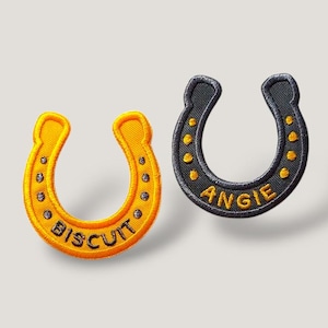 Parche bordado personalizable de herradura. Parche de herradura personalizado. Etiqueta bordada para el nombre del caballo. Se puede planchar o coser.