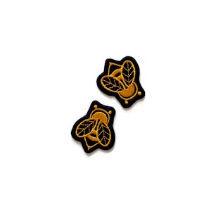 Tiny bee patches. Embroidered insect patches. Golden bee embroidered patches. 2 pcs. 1.6 inches / 4 cm
