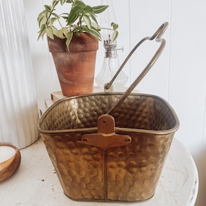 Brass Pot with handle, Gold Plant Pot, Vintage Plant Holder, Vintage Brass Home Decor, Plant lover, indoor flower pot, Antique brass pots