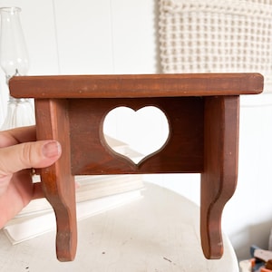 Farmhouse wood shelf with a heart cut out, primitive Wall Decor wooden shelf, primitive wall hanging, trinket display, unique shelf