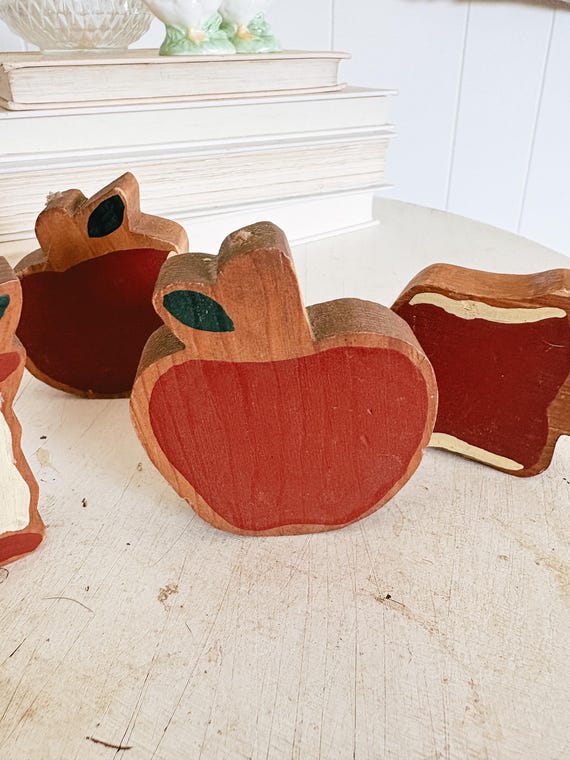 ヴィンテージ/ Green Apple 木製オブジェ Vintage Hand Painted Folk Art Apples on Wood, Wooden Apples