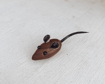 Vintage wooden mouse Trinket, wooden miniature mouse, itsy bitsy shelf accent, tiny mini vintage animal for shadow box or curio, leather ear