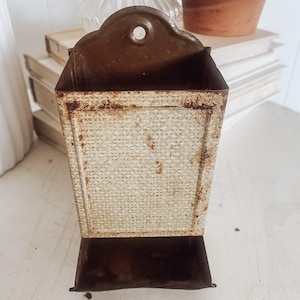 Vintage metal wall mount hanging match holder, vintage tin matches, Primitive wall hanging Decor, Matchbox Matchstick Holder, wall hanging