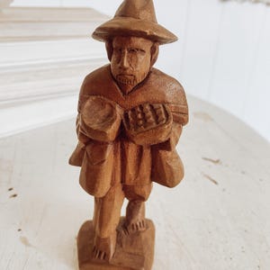 Vintage wandering man hand carved woode figurine, Wood Home Decor accent, Old wood statue traveller, Shelf Decor accent, Primitive Decor