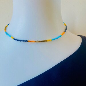 Handgemaakte veelkleurige ketting met kralen