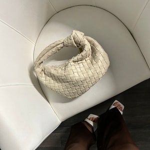 Woven knot shoulder bag, bottega veneta jodie bag.
Woven Style Knot Clutch Bag Interwoven Dumpling Bag Women Small Designer Clutch Bag Interwoven Designer Purse Designer Dupe Knot Woven Bag Bottega veneta jodie