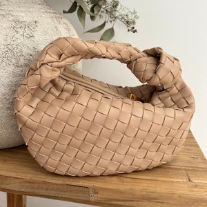 Summer Clutch Bag for Women Knot Bag in Beige Woven Clutch with Zipper Makeup Bag for Women Travel Purse in Vegan Leather Bridesmaid Clutch