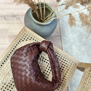 Woven Knot Bag,Designer Dupe Woven Clutch,Small Geflochtene Tasche,Vegan Leather Luxury Knot Woven Bag,Dumpling Bag,Perfect Gift for Her Bottega Veneta Dupe Sardine Bag Chocolate brown jodie bag for women