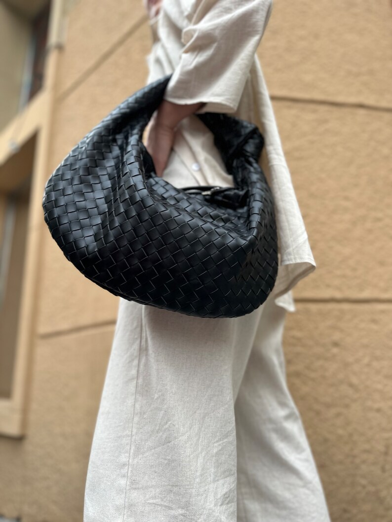 Black Woven Knot Bag for women Designer Inspired Vegan Leather Gift for Her Dumpling Minimalist Purse elegant Black Hobo Shoulder Bag is the perfect birthday gift for your mom or girlfriend. Crafted from high-quality vegan leather, hobo shoulder bag