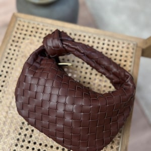 Bottega Veneta Jodie Dark Brown Bag with top handle, luxury vegan leather woven knot bag with zip fastening