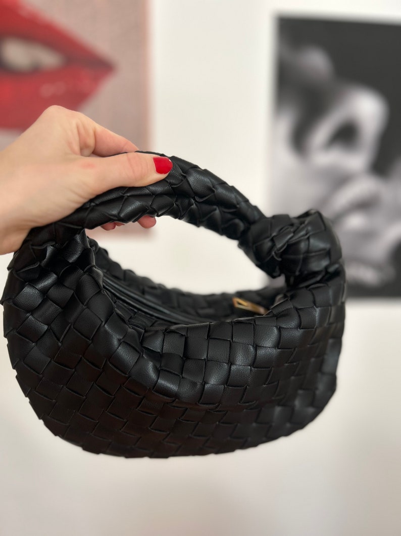 Modern Vegan Leather Zipper Pouch with Stylish Woven Knot Design bottega veneta inspired bag for women, designer dupe bag for women, stylish clutch bag in highest quality, very trendy bag ideal for going out or as a gift for girlfriend