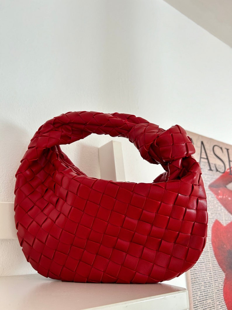 Woven Knot Shoulder Bag Designer Dupe Clutch for Women Designer Inspired Vegan Knot Red Bag Gift for Her Woven Dumpling Knot Designer Bag Bottega veneta jodie