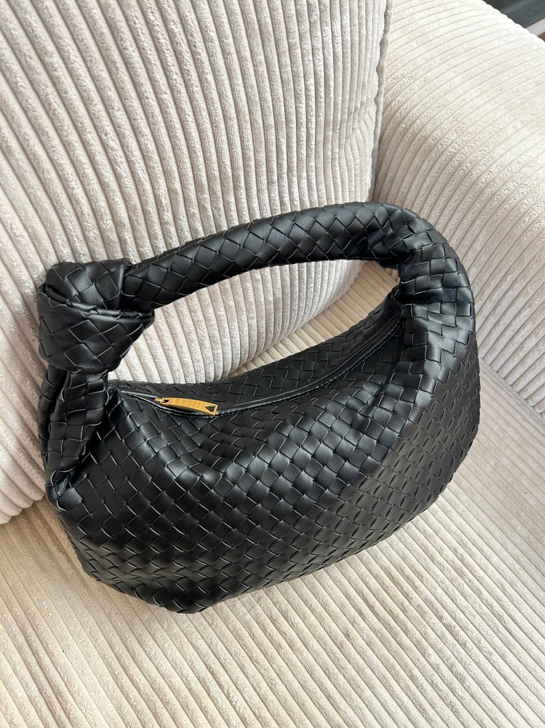 Dumpling Bag for Women in Black Woven Knot Bag Slouchy Zipper Shoulder Bag in Black Trendy Tote Hobo Summer Clutch Birthday Gift for Mom zdjęcie 2