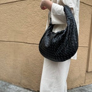 Woven Knot Shoulder Bag Black Large Interwoven Clutch Women’s Handbag Designer Inspired Vegan Leather Gift for Her Dumpling Minimalist Purse bottega veneta dupe stylish hobo shoulder bag black with silver hardware luxury minimalist purse