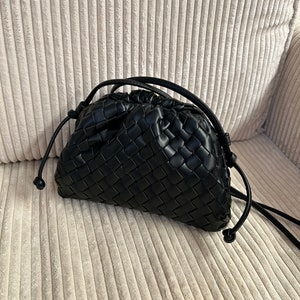 Bottega veneta jodie mini pouch bag, Woven Style Crossbody Bag Leather Woven Bag Mini Jodie Geflochtene Tasche Black Woven Crossbody Bag Designer Dupe Woven Mini Pouch Knot Bag