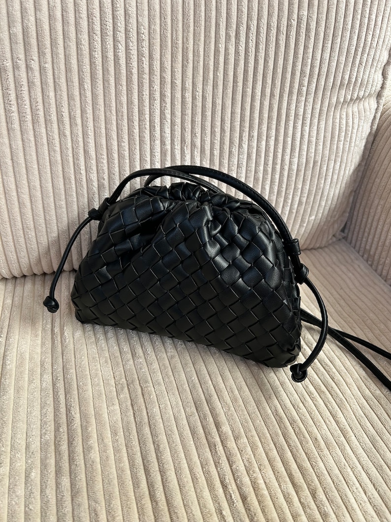 Bottega veneta jodie mini pouch bag, Woven Style Crossbody Bag Leather Woven Bag Mini Jodie Geflochtene Tasche Black Woven Crossbody Bag Designer Dupe Woven Mini Pouch Knot Bag