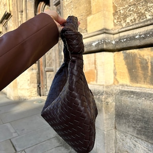 Knödeltasche für Frauen, gewebte Knotentasche, lässige Umhängetasche in Braun, Hobo-Tasche für den Sommer, Clutch mit Reißverschluss, Handtasche für Frauen, Geburtstagsgeschenk Bild 8