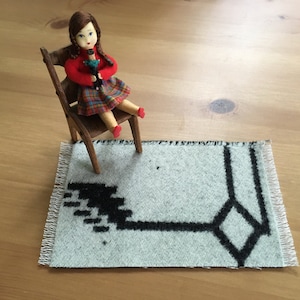 carpet 4 x 6.25 inch dollhouse rug woven wool reversible handmade fringed
