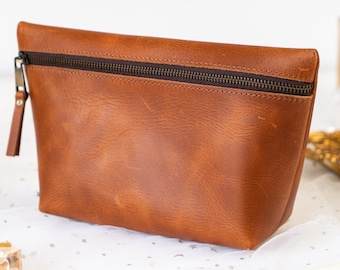 Mothers Day Gift For Her, Bridesmaid Makeup Bag, Personalized Leather Bridesmaid gift, Monogrammed Leather Makeup Bag