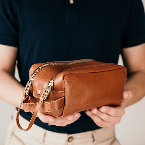 XL Personalized Leather Dopp Kit, Third Anniversary Gifts For Men, Leather Toiletry Bag, Birthday Gift For Dad, Groomsmen Gift For Him