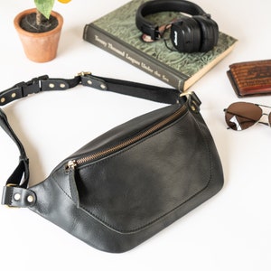 Personalized Leather Belt Bag, Leather Fanny Pack, Adjustable Crossbody Bag, Leather Sling Bags for Men and Women, Minimalist Fanny Belt Bag Black