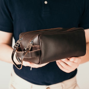 Personalized Fathers Day Gift, Personalized Leather Dopp Kit, Customized Groomsmen Gifts Bag, Boyfriend Gift, Anniversary Gifs for Him