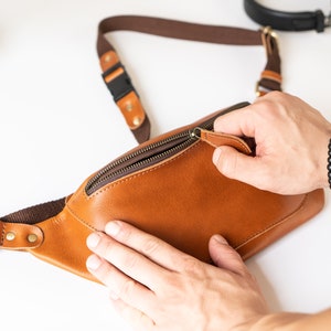 Personalized Leather Belt Bag, Leather Fanny Pack, Adjustable Crossbody Bag, Leather Sling Bags for Men and Women, Minimalist Fanny Belt Bag Light Brown