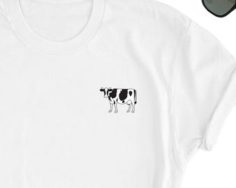 牛柄ユニセックスTシャツ、農場の動物Tシャツ、かわいいシンプルな牛シャツ、グラフィックTシャツ、動物愛好家へのギフト、カジュアルTシャツ、かわいい牛デザインTシャツ