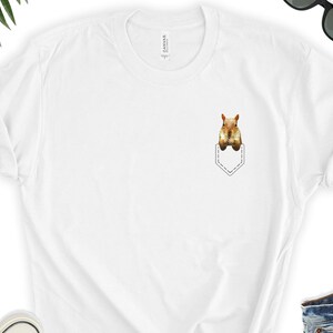 Eichhörnchen Shirt // Eichhörnchen Taschen Shirt // Niedliches Eichhörnchen Shirt // Eichhörnchen Shirt // Streifenhörnchen Shirt // Kurzärmeliges Unisex T-Shirt