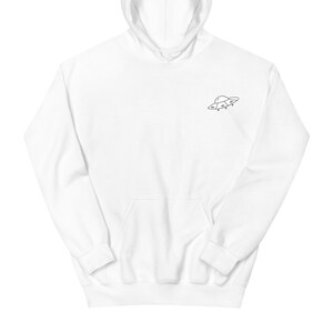 K&ouml;nnte beinhalten: Wei&szlig;er Kapuzenpullover mit einem kleinen, schwarzen, gestickten UFO-Motiv auf der Vorderseite.