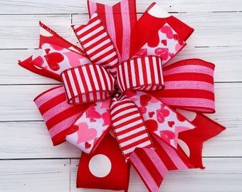Noeud couronne de la Saint-Valentin : accroche-porte en ruban métallique rouge, blanc et rose