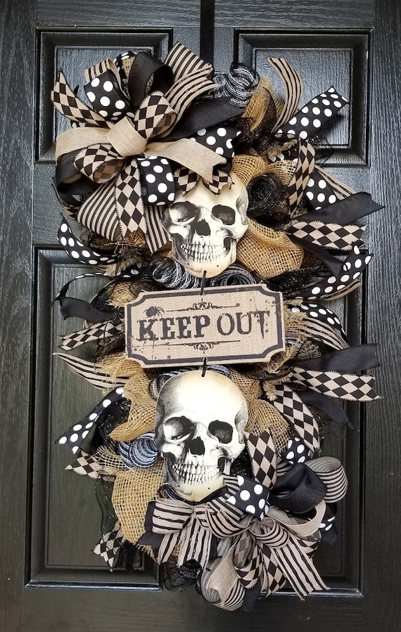 Farmhouse Halloween Swag: Halloween Decor, Skull Wreath, Black